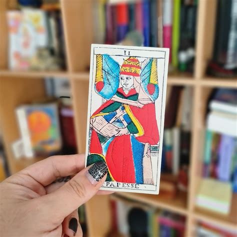 La Papisa del Tarot Evolutivo Sabiduría Oculta y Conocimiento Interior