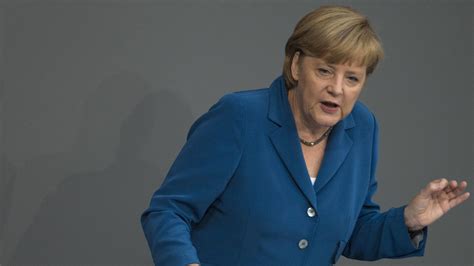 Letztes Rededuell Vor Wahl Im Bundestag Mit Merkel Und Steinbr Ck Der