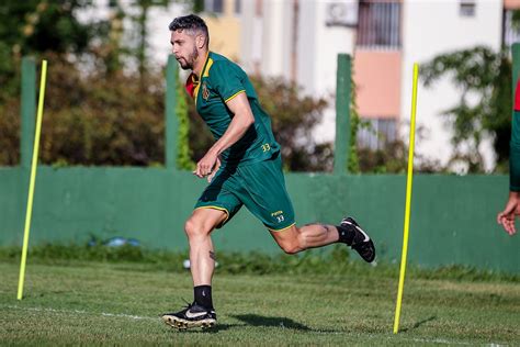 Ícaro comemora estreia vitória no Sampaio projeta sequência e