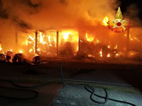 Lentate Sul Seveso Incendio In Un Azienda Agricola Foto