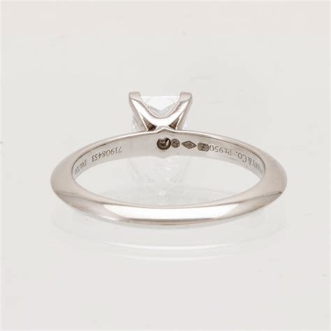 Tiffany Co Ring Platina Och Prinsesslipad Diamant Bukowskis