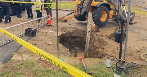 Newton Dpw Worker Rescued After Trench Collapse Cbs Boston