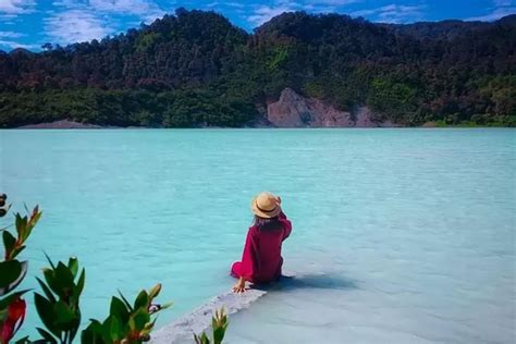 Pesona Alam Kawah Talaga Bodas Destinasi Wisata Garut Yang Populer Di