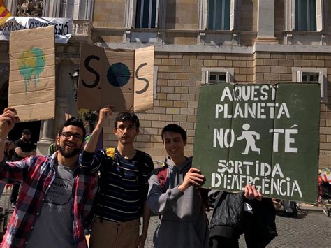 Fridays For Future Arrela A Barcelona Amb 10 000 Estudiants