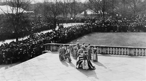 The Woman Suffrage Parade of 1913 through rare photographs - Rare Historical Photos