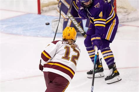 Minnesota Womens Hockey 2 Gophers Beat St Cloud 2 1 In First Of A