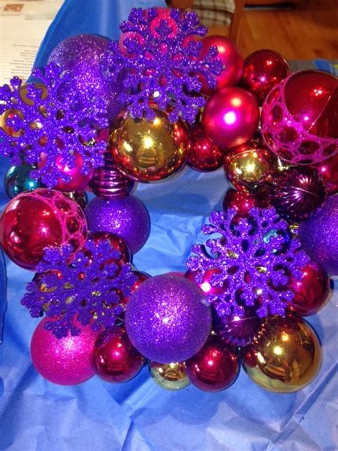 3 Monkeys' Mommy: DIY Christmas Bulb Wreath for the Holiday Season