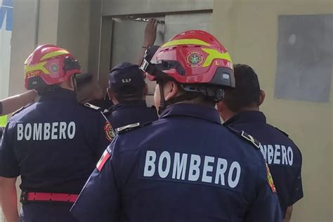 Rescatan a dos personas atrapadas en un elevador del Periférico de