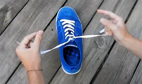 Learn to Tie Your Shoes... Really, Really Fast - Ian's Fast Shoelace ...