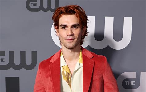 Kj Apa Ditches Riverdale Red Hair As Season Six Wraps