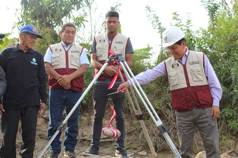 Alcalde de Aucallama Ing Edwin Valdivia realiza la Colocación de la