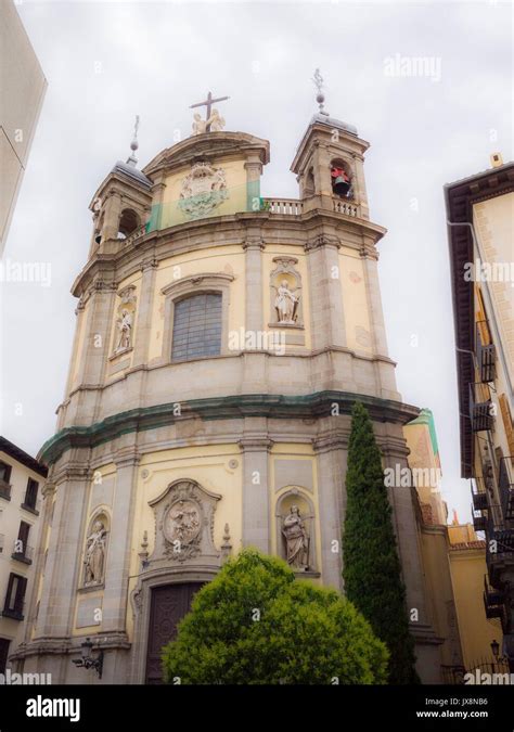 La Basílica Pontificia De San Miguel Madrid España Fotografía De