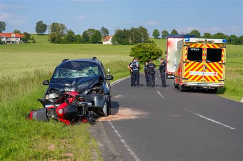 63 jähriger Motorradfahrer stirbt nach missglücktem Überholmanöver