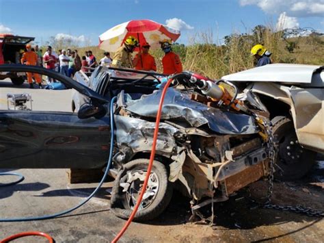 G1 Mulher morre em batida entre carro e dois caminhões na BR 080 no