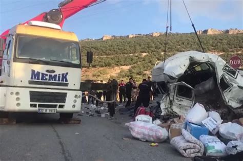 Son Dakika Gaziantep Te Feci Kaza Kamyon Yoldaki Ara Lara Arpt L