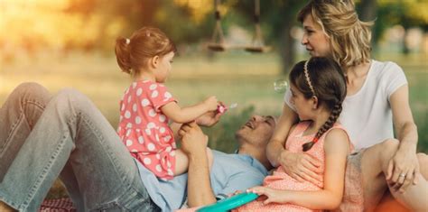 Famille recomposée 5 conseils pour apprendre à vivre ensemble Femme