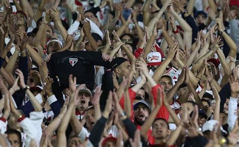 No Retorno Ao Morumbi Tricolor Recebe O Santos Pelo Brasileir O