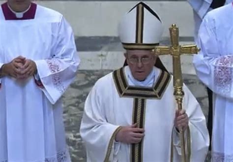 Il Papa Prega Davanti Alla Tomba Di San Pietro Varesenews Foto