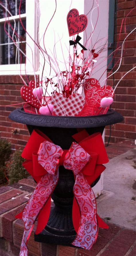 25 Creative Outdoor Valentine Décor Ideas DigsDigs