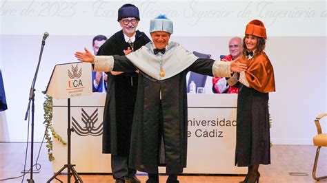 El Sorprendente Look De Alejandro Sanz Al Ser Investido Doctor Honoris