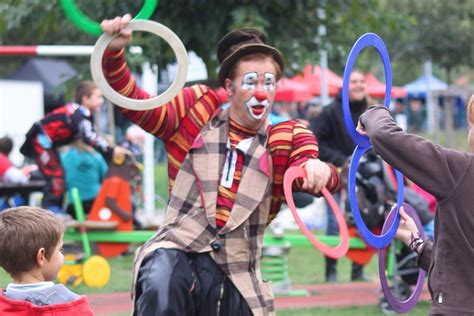 Spectacles Dinitiation Cirque Enfants Et Parents Aux Arts Du Cirque