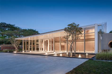 A Stunning New Glasshouse Surrounded By A Private Park Is Perfect For