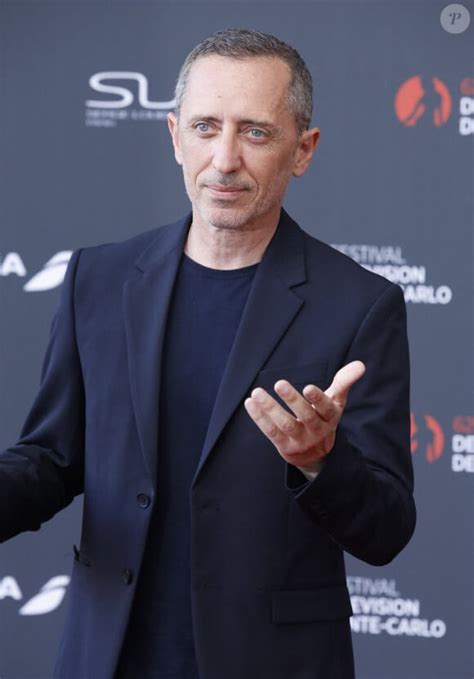 Photo Gad Elmaleh Sur Le Tapis Rouge Du Photocall De La C R Monie D