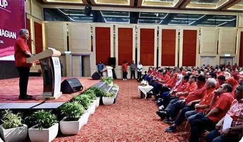 Bossku Di Dalam Atau Luar Ketua Bahagian Azam Terus Pulih Umno