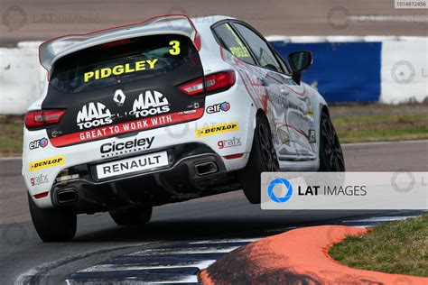 2016 Renault Clio Cup Rockingham 27th 28th August 2016 Ollie Pidgley