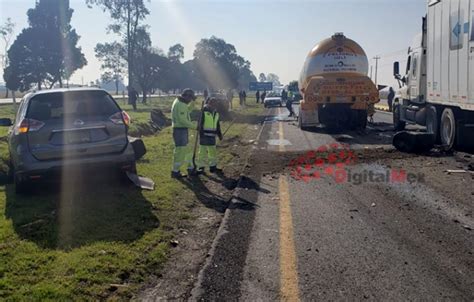 Carambola choca pipa contra tráiler en la Toluca Atlacomulco