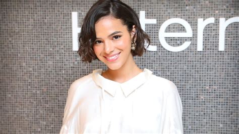 Foto Bruna Marquezine Aposta Em Look Total White E Maquiagem