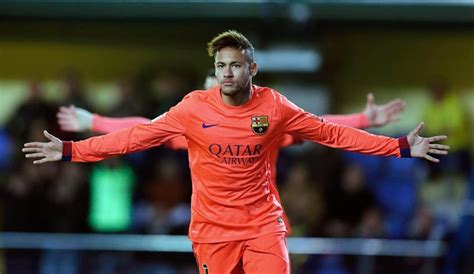 4 anos 12 títulos e mais de 100 gols como foi a passagem de Neymar no