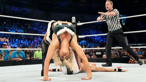 SmackDown 12/22/15: Charlotte vs Brie Bella | Charlotte, Charlotte ...