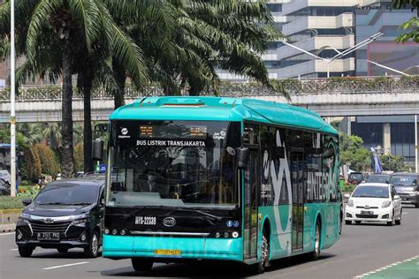 Transjakarta Targetkan 50 Persen Armadanya Beralih Ke Bus Listrik Pada 2025