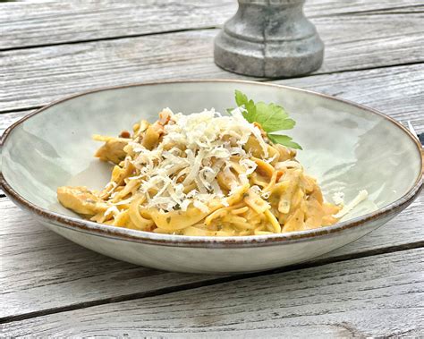 Mediterrane Pasta Mit H Hnchenbruststreifen B Ckerei Tebart