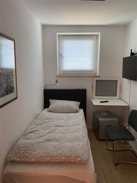 Klein Aber Fein WG Zimmer In 4 Zimmer Wohnung Mit TV Und 100 MB