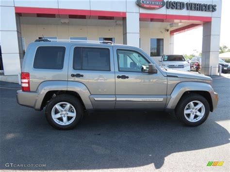 Mineral Gray Metallic Jeep Liberty Limited Photo