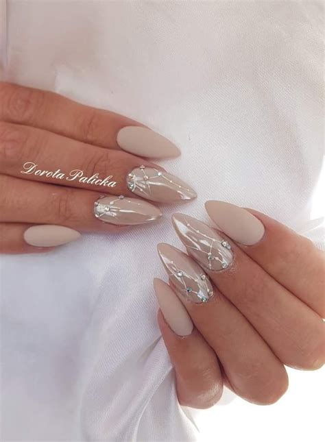 Nude Almond Nails With White Design Pretty Nails Almond Nails Pink Best Acrylic Nails