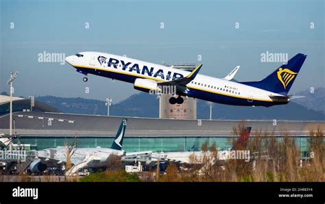 El Prat Airport Ryanair Hi Res Stock Photography And Images Alamy