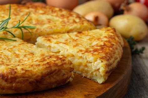 Tortilla De Patatas Con Cebolla Receta Fácil Y Delicosa Nuestras Recetas