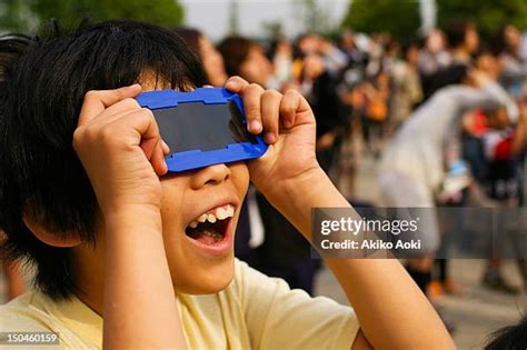Kids Solar Eclipse Photos And Premium High Res Pictures Getty Images