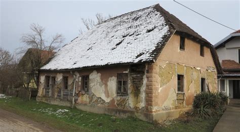 Galerija Sru Ena Ku A Lava Sa So E Jedini Spomen Na Hrvatskog Vojnog