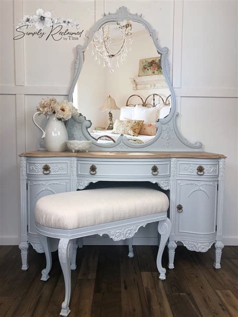 Antique Vanity With Mirror