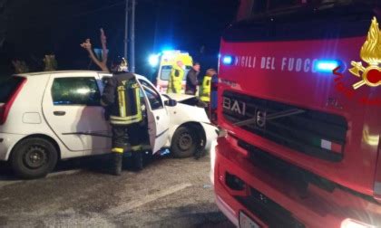 Frontale Tra Due Auto Nella Notte A Paderno Del Grappa Cinque Feriti