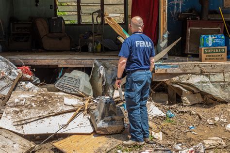 DVIDS Images FEMA Disaster Survivor Assistance Team Reaches Out To