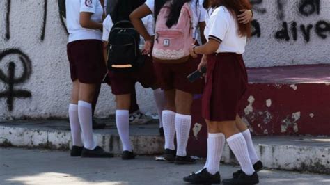 Alumnas De Preparatoria En Culiac N Apedrean Auto De Hombre Que Se