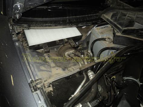 Замена фильтра салона Ауди А4 (Audi A4) своими руками.