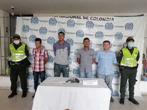 Capturan A Hombres Que Se Movilizaban En Un Taxi Con Un Rev Lver Y