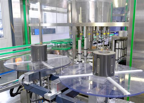 OPP Round Bottle Hot Melt Glue Labeling Machine For Plastic Glass Bottle Products