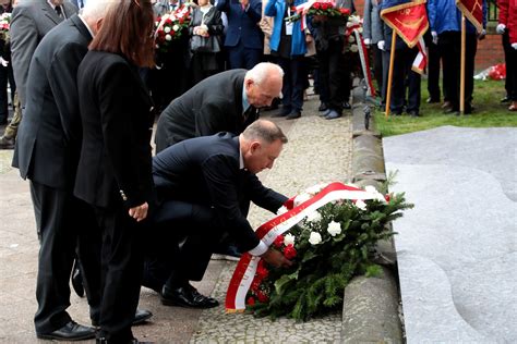 Prezydent Andrzej Duda w Szczecinie Odsłonił pomnik Bohaterów Stycznia